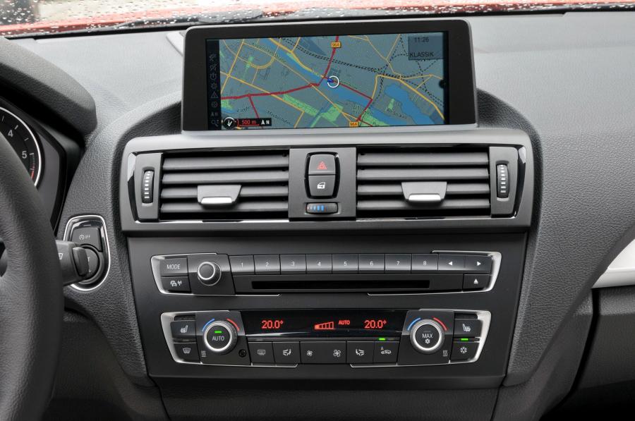  BMW 1-Series Urban Line 2012 года  (фото 25 из 82)